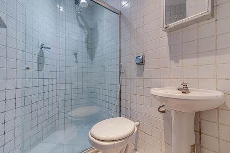 Casa à venda com 485m², 3 quartos e 3 vagas Casa à venda com 485m², 3 quartos e 3 vagasBanheiro de Serviço