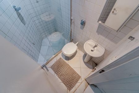 Casa à venda com 485m², 3 quartos e 3 vagas Casa à venda com 485m², 3 quartos e 3 vagasBanheiro de Serviço