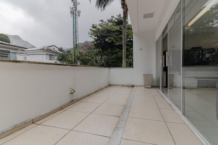 Casa à venda com 485m², 3 quartos e 3 vagas Casa à venda com 485m², 3 quartos e 3 vagasVaranda Sala de TV
