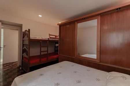 Casa à venda com 485m², 3 quartos e 3 vagas Casa à venda com 485m², 3 quartos e 3 vagasQuarto