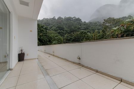 Casa à venda com 485m², 3 quartos e 3 vagas Casa à venda com 485m², 3 quartos e 3 vagasVaranda Sala de TV