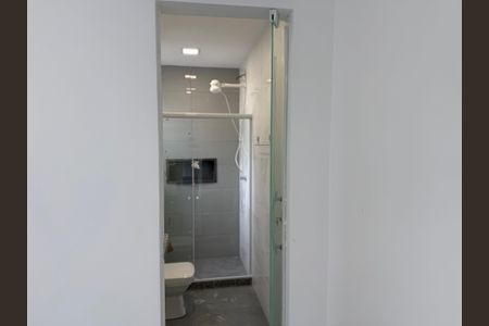 Casa de condomínio à venda com 180m², 2 quartos e 1 vagaBanheiro 