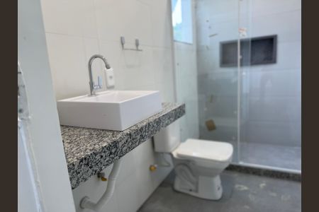 Casa de condomínio à venda com 180m², 2 quartos e 1 vagaBanheiro 
