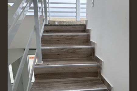 Casa de condomínio à venda com 180m², 2 quartos e 1 vagaEscada