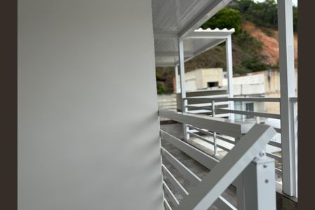 Casa de condomínio à venda com 180m², 2 quartos e 1 vagaEscada