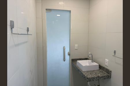 Casa de condomínio à venda com 180m², 2 quartos e 1 vagaBanheiro 