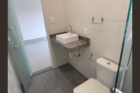 Casa de condomínio à venda com 180m², 2 quartos e 1 vagaBanheiro 