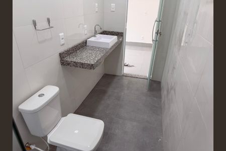 Casa de condomínio à venda com 180m², 2 quartos e 1 vagaBanheiro
