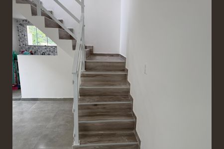 Casa de condomínio à venda com 180m², 2 quartos e 1 vagaEscada