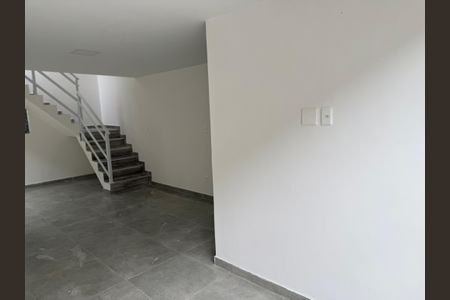 Sala de casa de condomínio à venda com 2 quartos, 180m² em Taquara, Rio de Janeiro