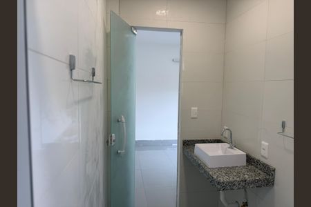 Casa de condomínio à venda com 180m², 2 quartos e 1 vagaBanheiro 