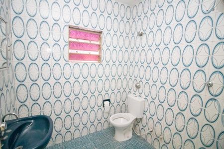 Casa à venda com 360m², 4 quartos e 3 vagas Casa à venda com 360m², 4 quartos e 3 vagasBanheiro Social