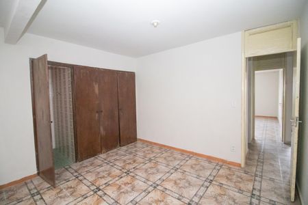 Casa à venda com 360m², 4 quartos e 3 vagas Casa à venda com 360m², 4 quartos e 3 vagasSuíte