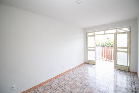 Casa à venda com 360m², 4 quartos e 3 vagas Casa à venda com 360m², 4 quartos e 3 vagasSala