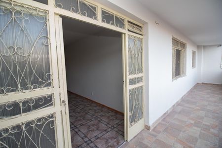 Casa à venda com 360m², 4 quartos e 3 vagas Casa à venda com 360m², 4 quartos e 3 vagasVaranda da Sala