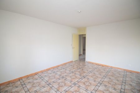 Casa à venda com 360m², 4 quartos e 3 vagas Casa à venda com 360m², 4 quartos e 3 vagasQuarto 2