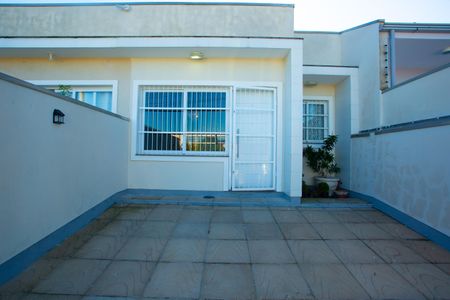 Casa para alugar com 55m², 2 quartos e 2 vagasFrente da casa + Garagem