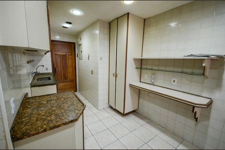Apartamento à venda com 105m², 2 quartos e 1 vagaCozinha