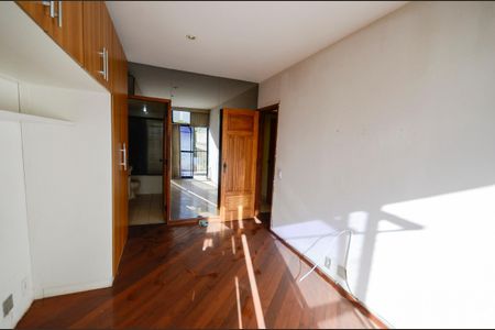 Apartamento à venda com 105m², 2 quartos e 1 vagaSuíte