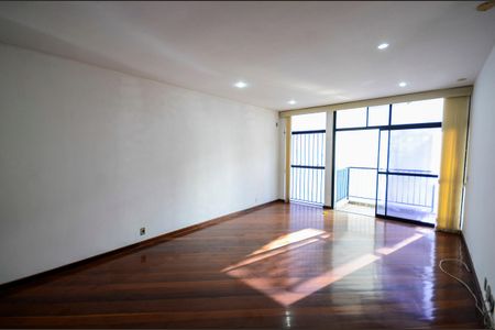 Apartamento à venda com 105m², 2 quartos e 1 vagaSala