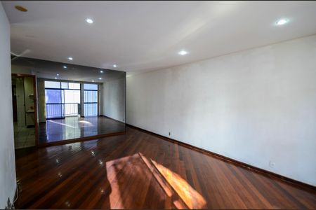 Apartamento à venda com 105m², 2 quartos e 1 vagaSala