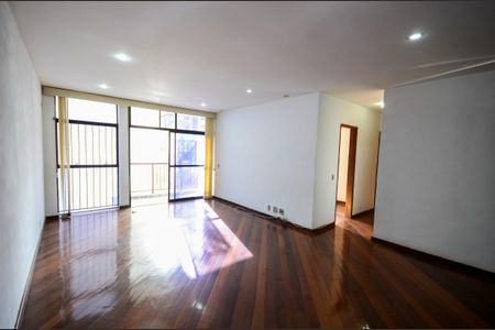 Apartamento à venda com 105m², 2 quartos e 1 vagaSala