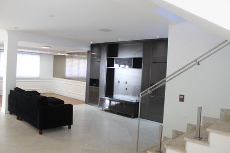 Casa de condomínio para alugar com 295m², 4 quartos e 2 vagasDetalhe Sala