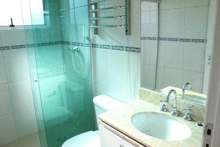 Casa de condomínio para alugar com 295m², 4 quartos e 2 vagasBanheiro da Suíte 3