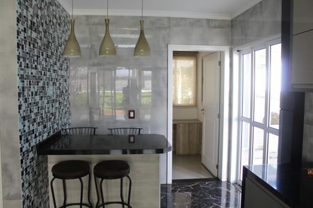 Casa de condomínio para alugar com 295m², 4 quartos e 2 vagasCozinha