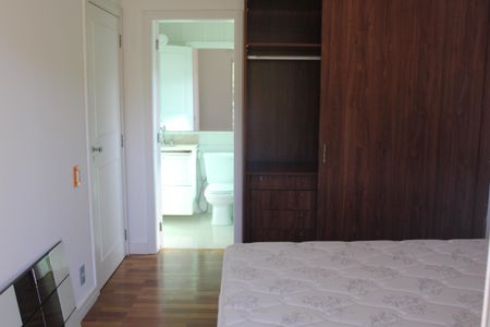 Casa de condomínio para alugar com 295m², 4 quartos e 2 vagasSuíte 2