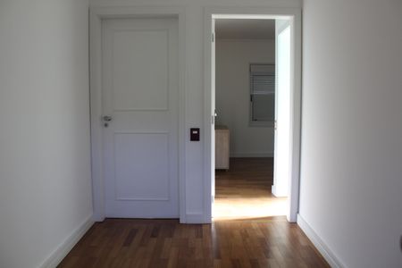 Casa de condomínio para alugar com 295m², 4 quartos e 2 vagasEscada