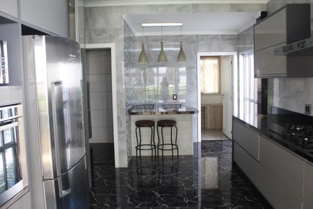 Casa de condomínio para alugar com 295m², 4 quartos e 2 vagasCozinha