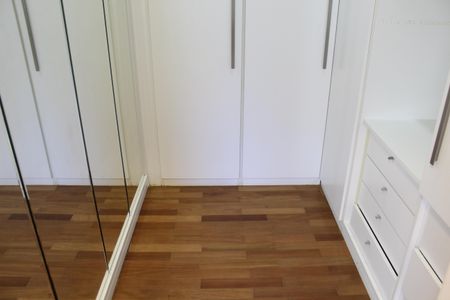 Casa de condomínio para alugar com 295m², 4 quartos e 2 vagasCloset da Suíte Master