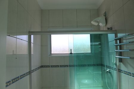 Casa de condomínio para alugar com 295m², 4 quartos e 2 vagasBanheiro da Suíte 3