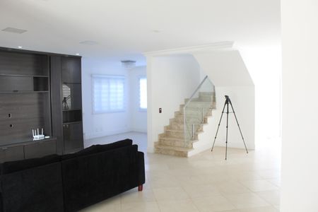 Casa de condomínio para alugar com 295m², 4 quartos e 2 vagasDetalhe Sala
