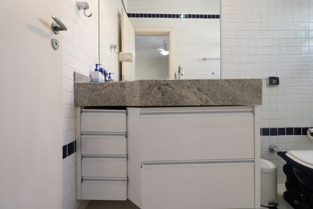 Casa para alugar com 430m², 6 quartos e 4 vagasBanheiro da Suíte 2