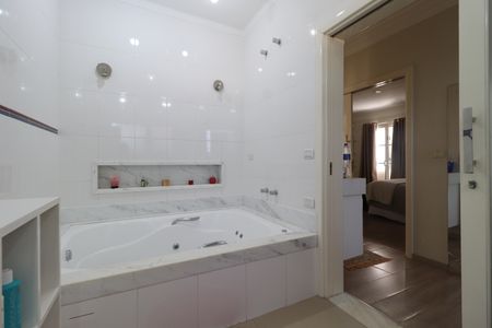 Casa para alugar com 430m², 6 quartos e 4 vagasBanheiro da Suíte 4