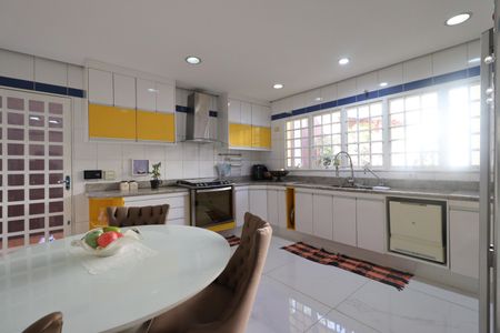 Casa para alugar com 430m², 6 quartos e 4 vagasCozinha