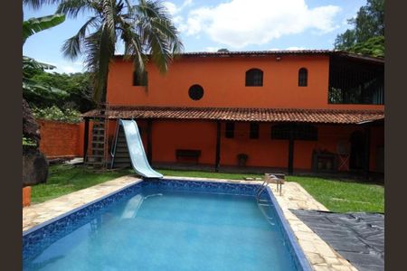 Casa à venda com 380m², 3 quartos e 5 vagasFoto 02