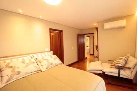 Apartamento à venda com 195m², 3 quartos e 2 vagasSuíte 