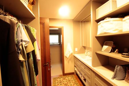 Apartamento à venda com 195m², 3 quartos e 2 vagasCloset da suíte 