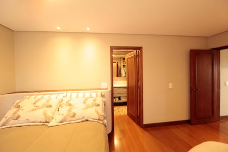 Apartamento à venda com 195m², 3 quartos e 2 vagasSuíte 
