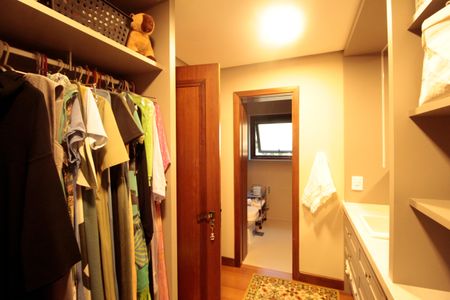 Apartamento à venda com 195m², 3 quartos e 2 vagasCloset da suíte 