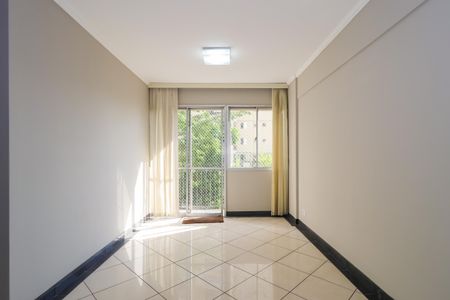 Apartamento para alugar com 72m², 2 quartos e 1 vagaSala