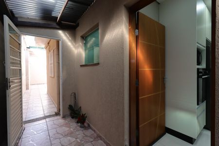 Casa à venda com 145m², 2 quartos e 2 vagasCorredor externo