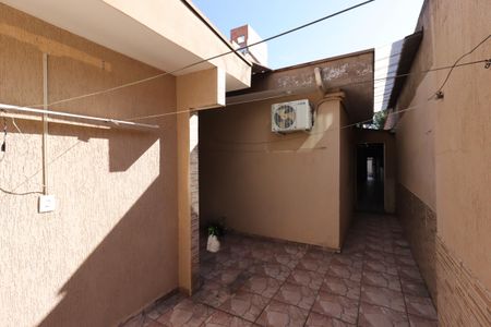 Casa à venda com 145m², 2 quartos e 2 vagasQuintal