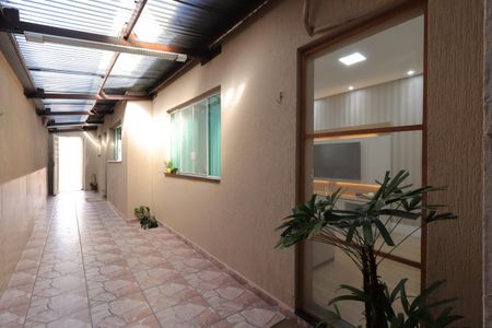 Casa à venda com 145m², 2 quartos e 2 vagasCorredor externo
