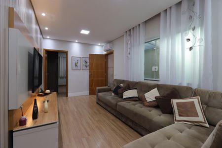 Casa à venda com 145m², 2 quartos e 2 vagasSala