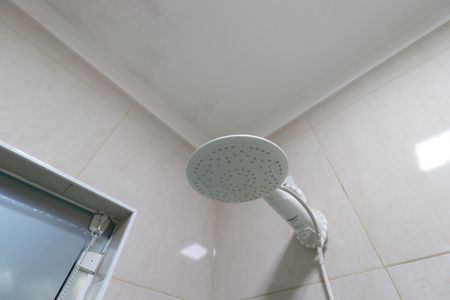 Casa à venda com 145m², 2 quartos e 2 vagasBanheiro Social - Chuveiro