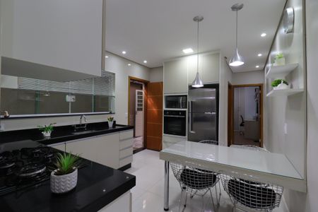 Casa à venda com 145m², 2 quartos e 2 vagasCozinha